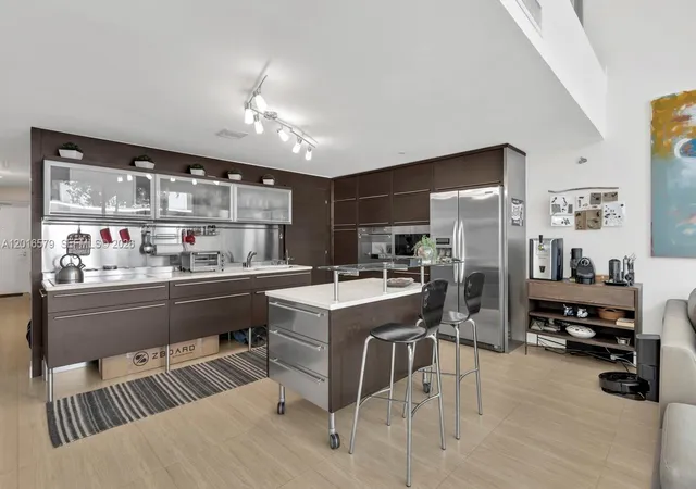 4th image of 6000 Collins Ave #129, Miami Beach, FL 33140 | MLS# A12016579