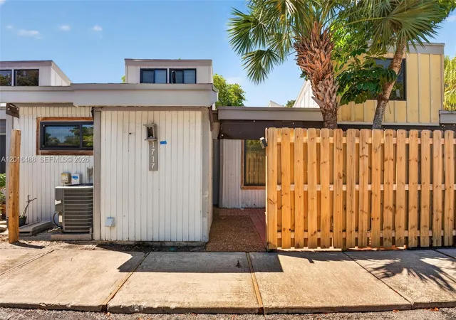 Homes for sale in Plantation, FL | 1717 Nw 73rd Ave #33, Plantation, FL 33313 | MLS# A12016488