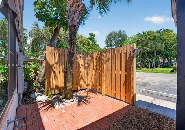 Homes for sale in Plantation, FL | 1717 Nw 73Rd Ave #33, Plantation, FL 33313 | MLS# A12016488