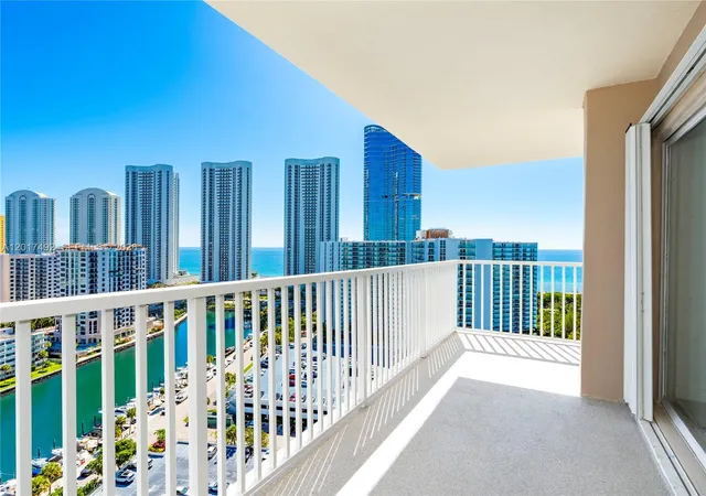 4th image of 300 Bayview Dr #2115, Sunny Isles Beach, FL 33160 | MLS# A12017492