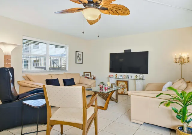 5th image of 202 Brittany F, Delray Beach, FL 33446 | MLS# B26027461