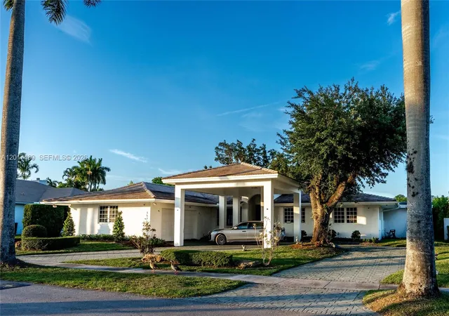 Homes for sale in Miami Lakes, FL | 15761 Turnberry Dr, Miami Lakes, FL 33014 | MLS# A12017460