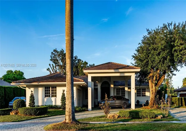 Homes for sale in Miami Lakes, FL | 15761 Turnberry Dr, Miami Lakes, FL 33014 | MLS# A12017460