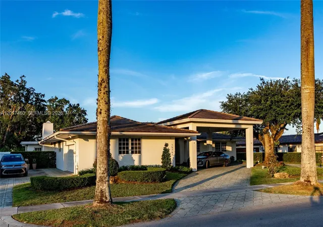 Homes for sale in Miami Lakes, FL | 15761 Turnberry Dr, Miami Lakes, FL 33014 | MLS# A12017460