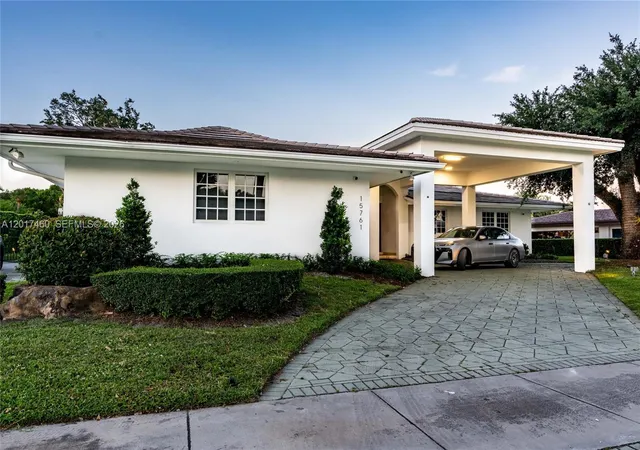 Homes for sale in Miami Lakes, FL | 15761 Turnberry Dr, Miami Lakes, FL 33014 | MLS# A12017460