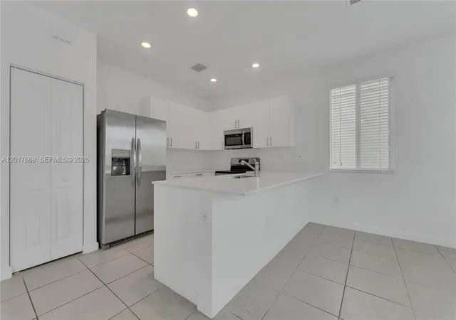 5th image of 725 Se 14Th Ct, Homestead, FL 33034 | MLS# A12017689