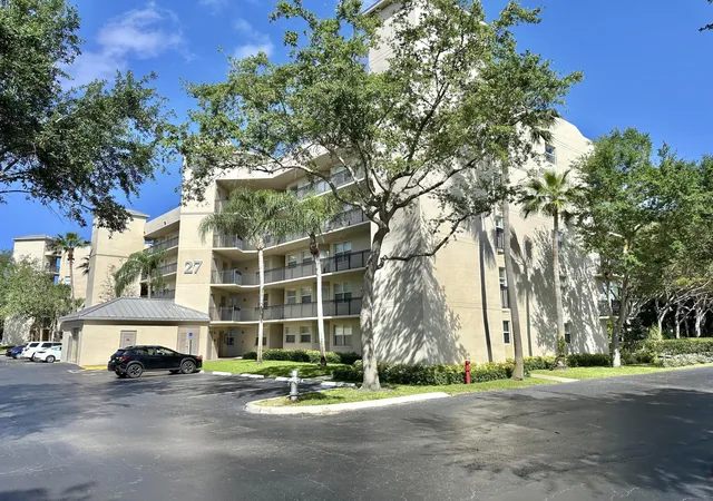 Photo 3 of Condo for sale at 27 Royal Palm Way #406, Boca Raton, FL 33432 | MLS# B26027564 | Listing updated on 2026-09-23