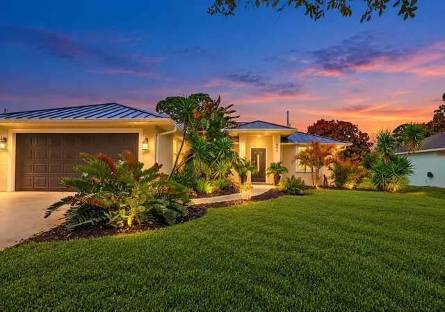 Photo 1 of Single family home for sale at 1895 Sw 17th Avenue, Vero Beach, FL 32962 | MLS# B26027598 | Listing updated on 2026-10-08