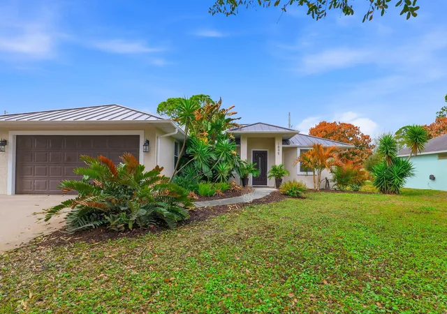 Photo 2 of Single family home for sale at 1895 Sw 17th Avenue, Vero Beach, FL 32962 | MLS# B26027598 | Listing updated on 2026-10-08
