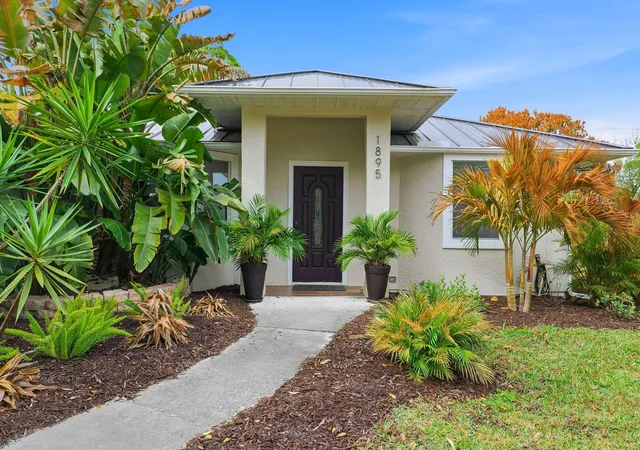 Photo 3 of Single family home for sale at 1895 Sw 17th Avenue, Vero Beach, FL 32962 | MLS# B26027598 | Listing updated on 2026-10-08