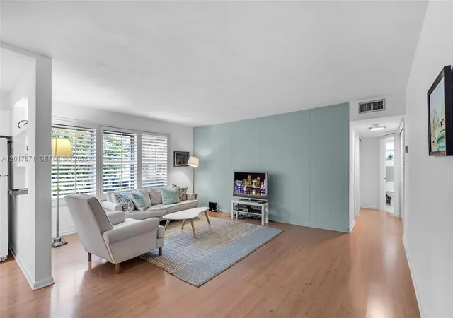 3rd image of 255 Sunrise Dr, Key Biscayne, FL 33149