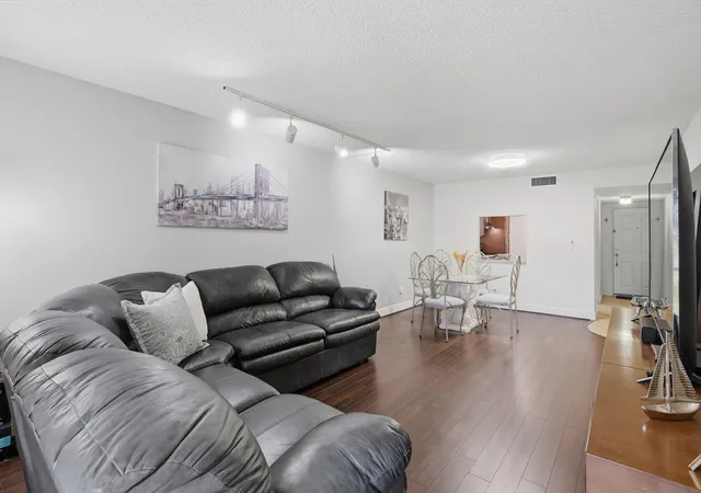 Listing Photo 4 - Condo for sale in building located at 3231 Holiday Springs Blvd, Margate, FL 33063 - Unit #110