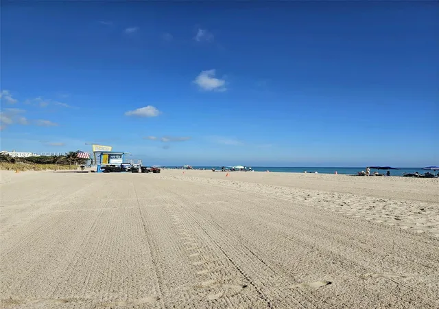 3rd image of 5300 Washington St #J216, Hollywood, FL 33021 | MLS# A12016740