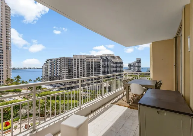 2nd image of 888 Brickell Key Dr #1207, Miami, FL 33131 | MLS# A12017937