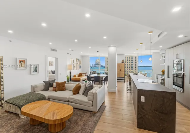 4th image of 888 Brickell Key Dr #1207, Miami, FL 33131 | MLS# A12017937