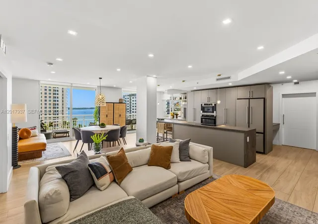 5th image of 888 Brickell Key Dr #1207, Miami, FL 33131 | MLS# A12017937