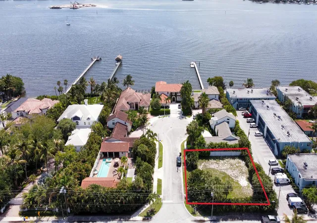 Photo 2 of Land for sale at 7 Lakeside Palms Ct, Lake Worth Beach, FL 33460 | MLS# B26027832 | Listing updated on 2026-09-23