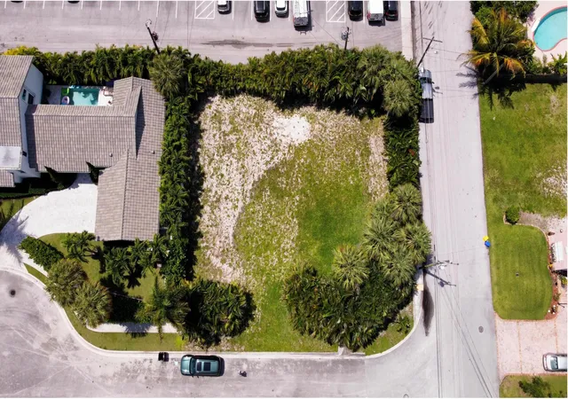 Photo 3 of Land for sale at 7 Lakeside Palms Ct, Lake Worth Beach, FL 33460 | MLS# B26027832 | Listing updated on 2026-09-23