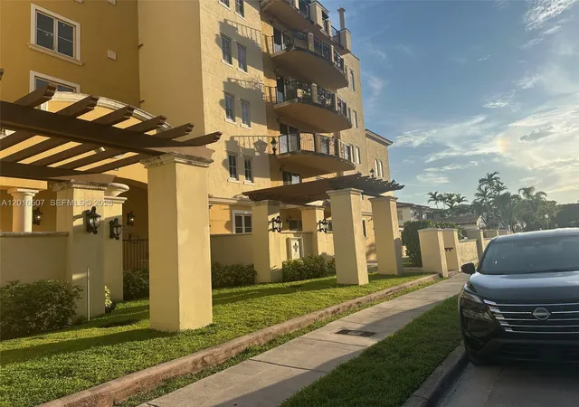 2nd image of 322 Madeira Ave #302, Coral Gables, FL 33134 | MLS# A12016507
