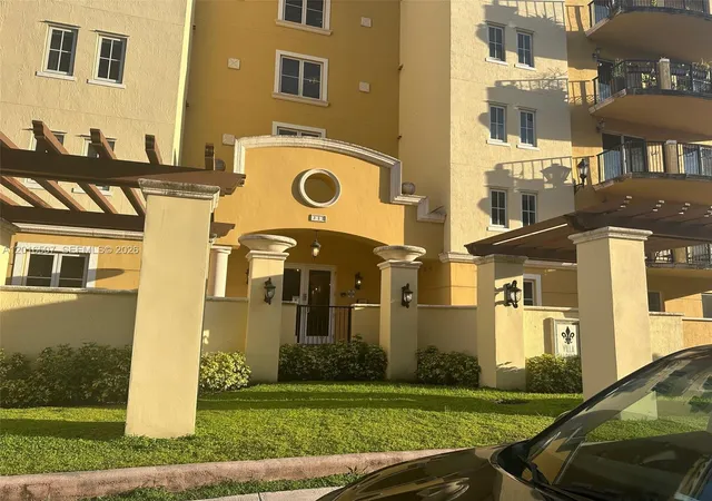 3rd image of 322 Madeira Ave #302, Coral Gables, FL 33134 | MLS# A12016507