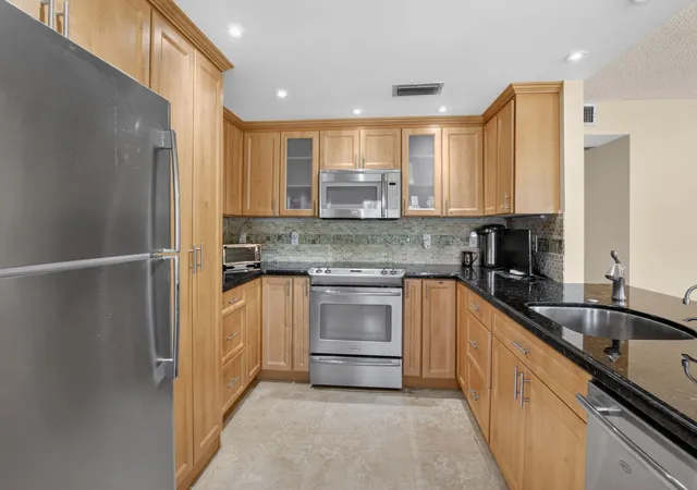 Homes for sale in Boca Raton, FL | 1027 Yarmouth Dr #B, Boca Raton, FL 33434 | MLS# B26027869