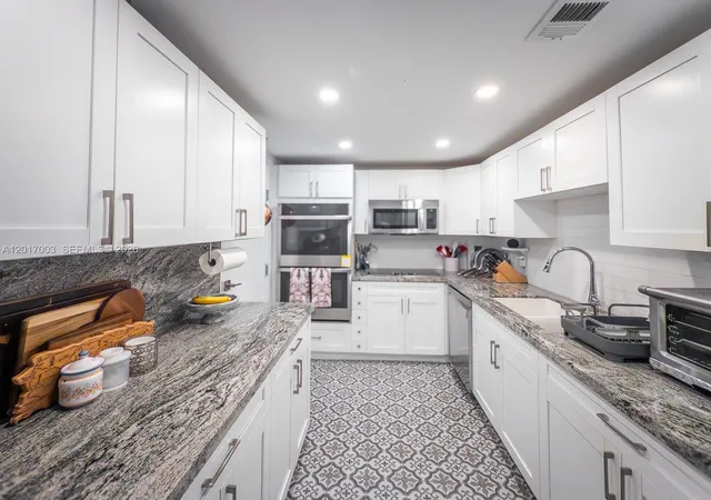2nd image of 90 Edgewater Dr #114, Coral Gables, FL 33133 | MLS# A12017003