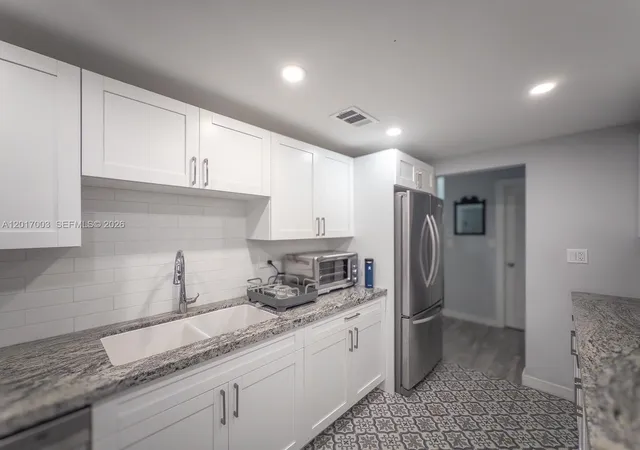 3rd image of 90 Edgewater Dr #114, Coral Gables, FL 33133 | MLS# A12017003