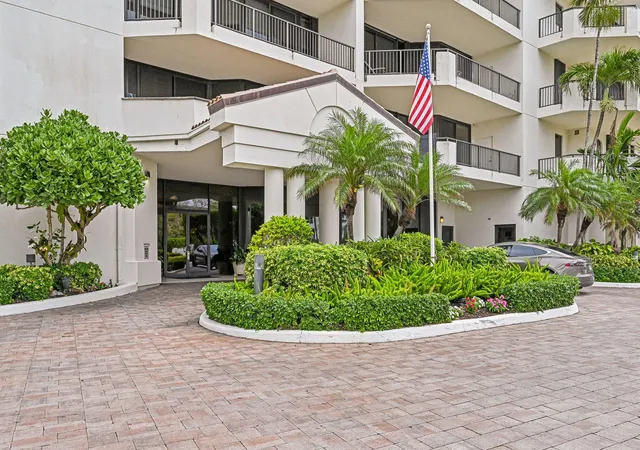 Homes for sale in Juno Beach, FL | 800 Ocean Dr, Juno Beach, FL 33408