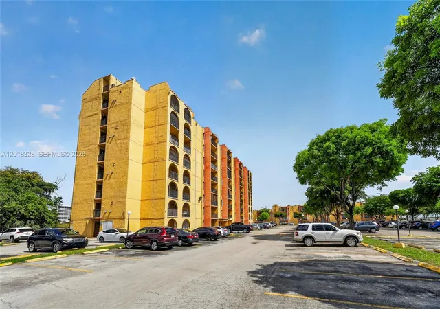 3rd image of 4801 Nw 7Th St #810, Miami, FL 33126 | MLS# A12018328