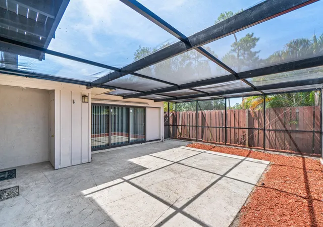 Photo 3 of Townhouse for sale at 4585 Holly Lake Dr, Lake Worth, FL 33463 | MLS# B26028023 | Listing updated on 2026-09-23