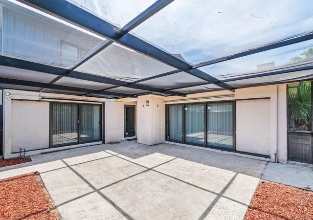 Photo 4 of Townhouse for sale at 4585 Holly Lake Dr, Lake Worth, FL 33463 | MLS# B26028023 | Listing updated on 2026-09-23