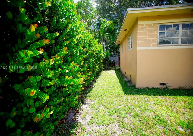 3rd image of 1100 Ne 160Th Ter, North Miami Beach, FL 33162 | MLS# A12018186