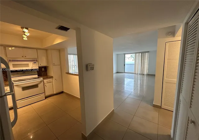 2nd image of 7118 Bonita Dr #305, Miami Beach, FL 33141 | MLS# A12018465