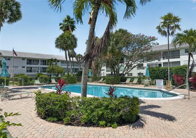 2nd image of 2050 Ne 39Th St, Lighthouse Point, FL 33064