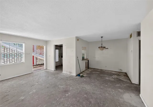 5th image of 2050 Ne 39Th St #W112, Lighthouse Point, FL 33064 | MLS# A12018466
