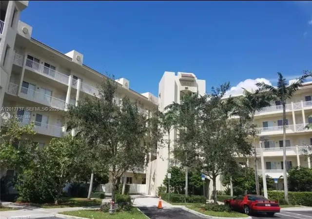 Homes for sale in Pompano Beach, FL | 3500 Oaks Clubhouse Dr #211, Pompano Beach, FL 33069 | MLS# A12017137