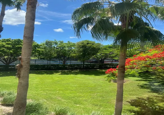 Homes for sale in Pompano Beach, FL | 3500 Oaks Clubhouse Drive, Pompano Beach, FL 33069 | Houzeo