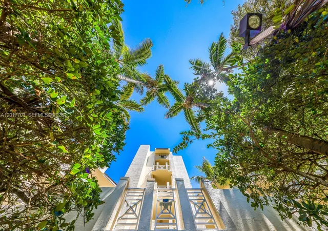 Homes for sale in Pompano Beach, FL | 3600 Oaks Clubhouse Dr #511, Pompano Beach, FL 33069 | MLS# A12017701