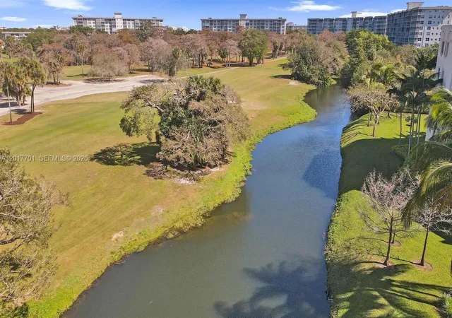 Homes for sale in Pompano Beach, FL | 3600 Oaks Clubhouse Dr, Pompano Beach, FL 33069