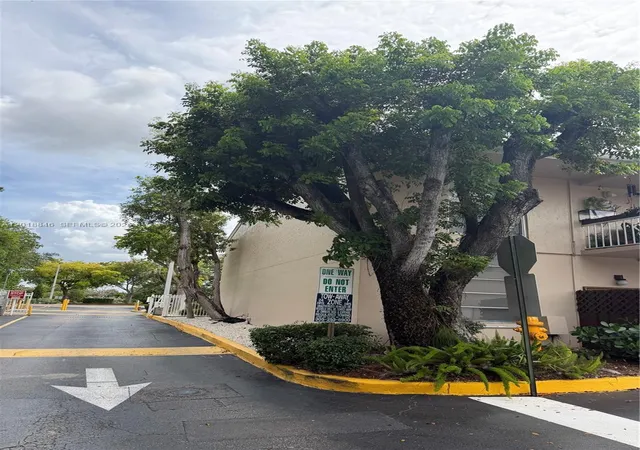 3rd image of The Meadows Lake North, Miami, FL 33183