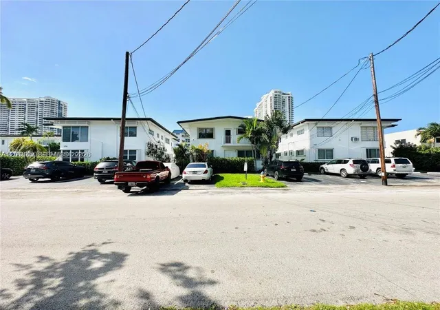 2nd image of 3751 Ne 170Th St, North Miami Beach, FL 33160