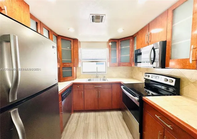 5th image of 3751 Ne 170Th St #2, North Miami Beach, FL 33160 | MLS# A12018850