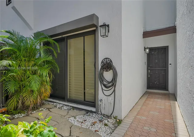 Homes for sale in Pompano Beach, FL | 1301 N Riverside Dr #7, Pompano Beach, FL 33062 | MLS# A12016204