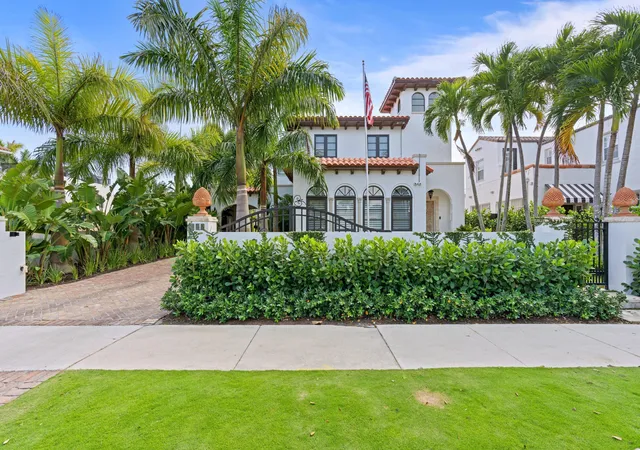 2nd image of 112 Roosevelt Pl, West Palm Beach, FL 33405 | MLS# B26028377