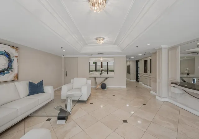 Listing Photo 4 - Condo for sale in building located at 4000 S Ocean Blvd, South Palm Beach, FL 33480 - Unit #104