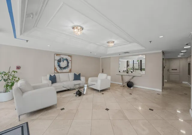 Listing Photo 5 - Condo for sale in building located at 4000 S Ocean Blvd, South Palm Beach, FL 33480 - Unit #104