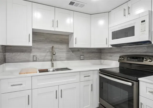 Homes for sale in Pembroke Pines, FL | 13455 Sw 9Th Ct #314J, Pembroke Pines, FL 33027 | MLS# A12019415
