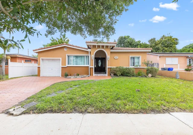 Photo 1 of Single family home for sale at 321 N 72nd Terrace, Hollywood, FL 33024 | MLS# B26028697 | Listing updated on 2026-09-23