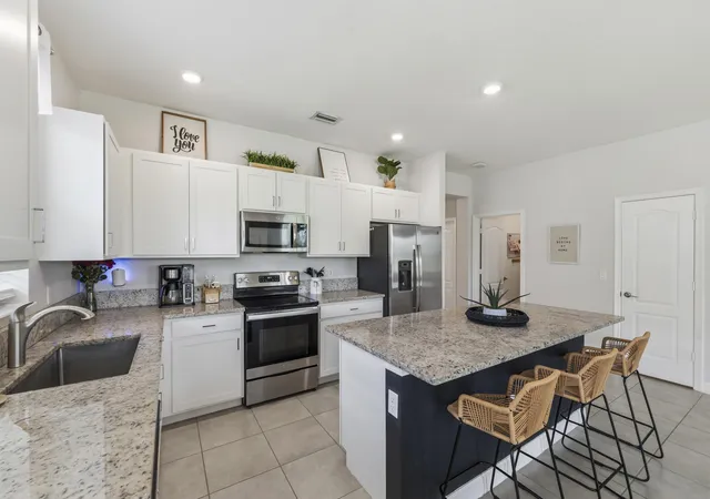 3rd image of 7705 Nw Greenbank Cir, Port St Lucie, FL 34987 | MLS# B26028727