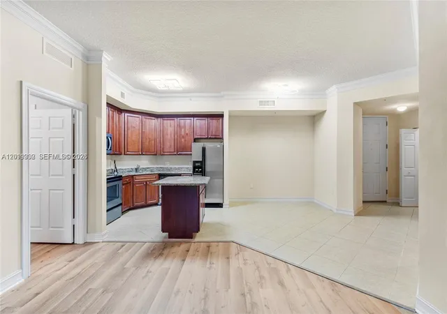 2nd image of 3001 Ne 185Th St #219, Miami, FL 33180 | MLS# A12019302